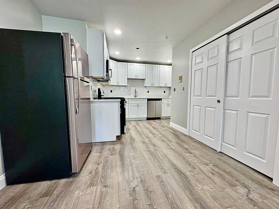 201 Dewey St #1, Worcester, MA 01610